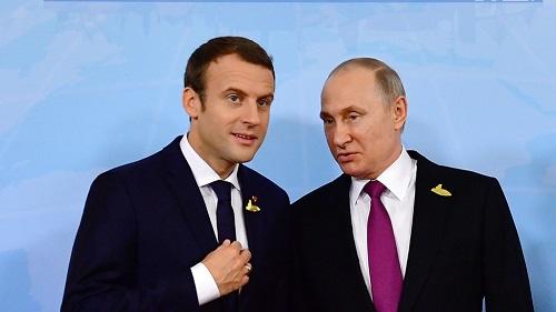 Makron Putinlə Navalnını müzakirə etdi